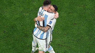 Los héroes rosarinos en un abrazo del que también quiere participar el pueblo de la ciudad.