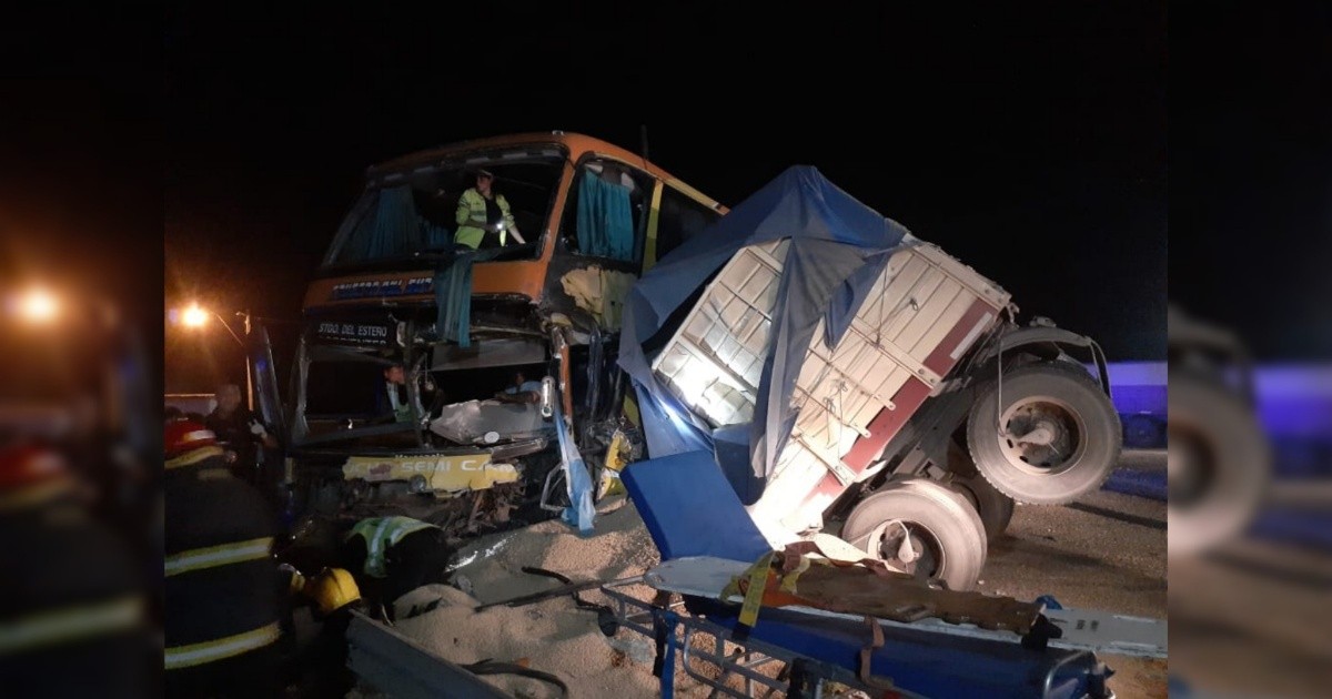 Choque fatal entre un camión y un colectivo en el cruce de la Ruta 34 y ...