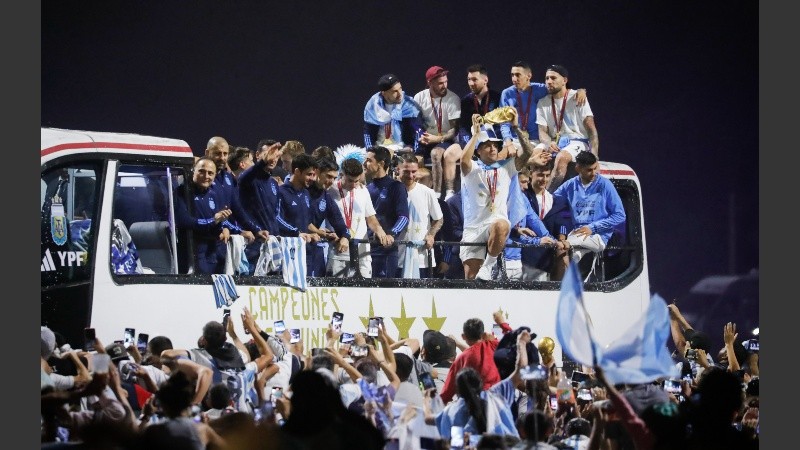 La selección y el pueblo argentino festejan el tercer campeonato mundial en una jornada histórica
