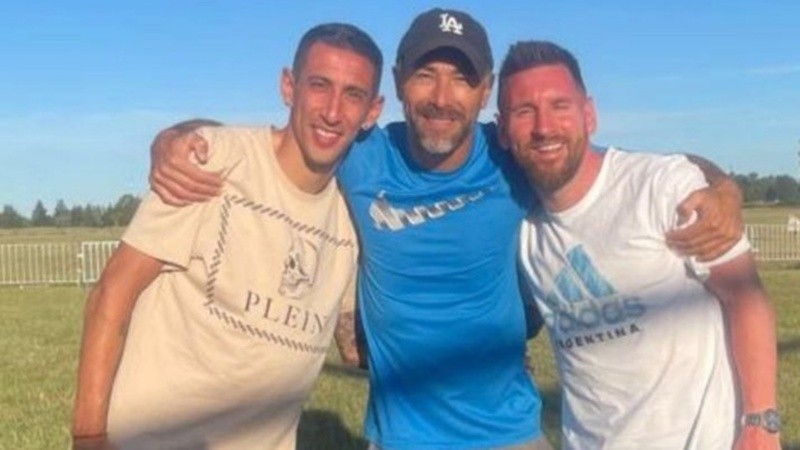 Messi y Di María con el Kily González en Funes