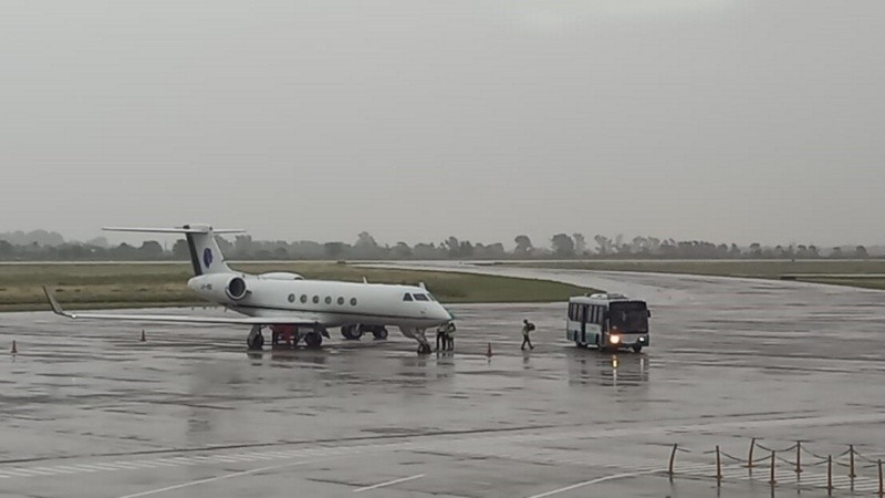 Esta mañana aterrizaron dos aviones, uno comercial y otro privado. 