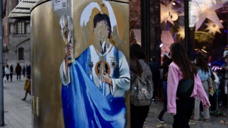 Así quedó el mural de Lionel Messi en Barcelona luego de ser vandalizado.