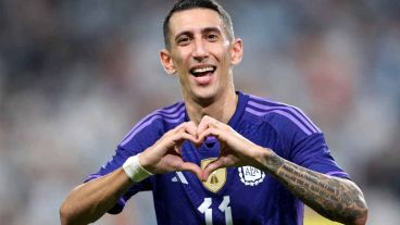 El rosarino Ángel Di María marcó dos de los cinco goles del último amistoso antes del comienzo del Mundial de Qatar.