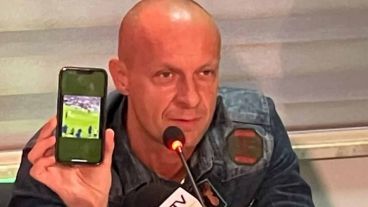 Szymon Marciniak en la conferencia de prensa.