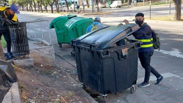 Las tareas de limpieza comenzaron por la mañana y se extenderían hasta la tarde.