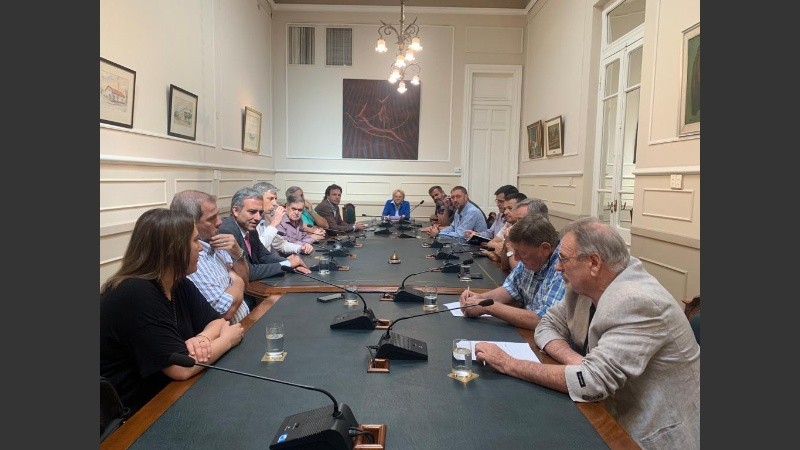 Reunión de industriales nacionales aceiteros en la Bolsa de Comercio de Santa Fe.