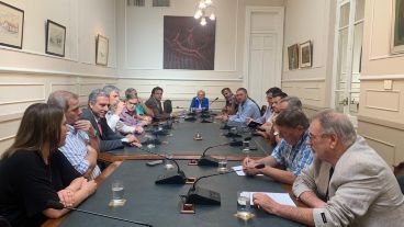 Reunión de industriales nacionales aceiteros en la Bolsa de Comercio de Santa Fe.