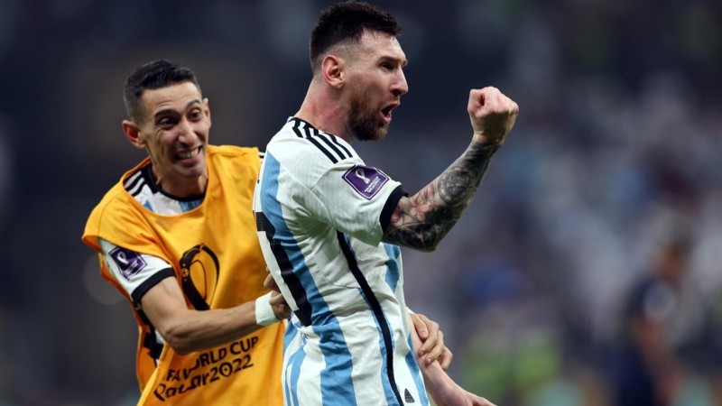 Di María y Messi festejan el tercer gol de Argentina en la final contra Francia. Están en Funes para pasar las fiestas en familia.