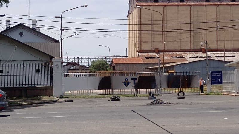 Nuevo round en el conflicto en Puerto Rosario sin resultado asegurado