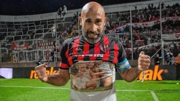 El marcador central de 34 años viene de jugar en Patronato de Paraná.