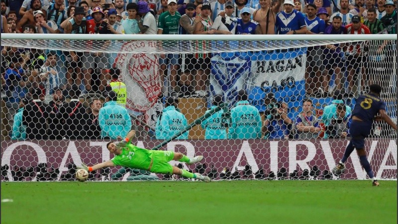 El penal que Tchouameni falló en la final de la Copa del Mundo entre Argentina y Francia.