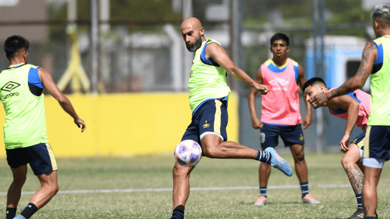 Quintana ya se sumó a las prácticas de Central en Arroyo Seco.
