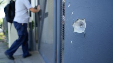 Un balazo en la puerta de Televisión Litoral.