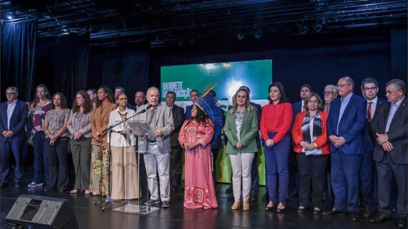 Lula instó a su equipo a emular a Lionel Messi y a los campeones mundiales argentinos.