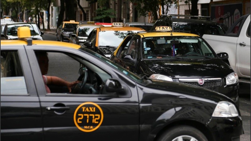 Taxis deberán garantizar el servicio durante la noche del 31.
