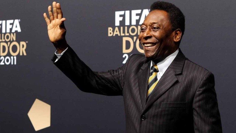 Pelé no solo generó ingresos millonarios por su carrera como futbolista, sino además por acuerdos publicitarios.
