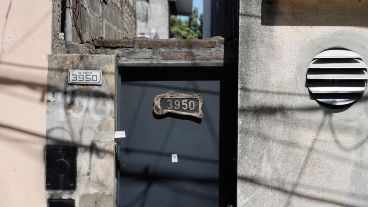 El pasillo donde vivía Candelaria con su familia, a pocos metros es donde se hizo el allanamiento.