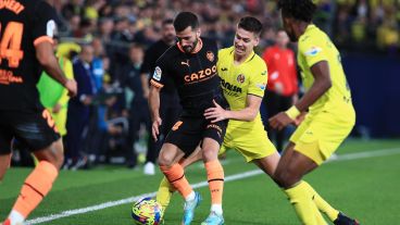 Foyth entró en el complemento y le dio el triunfo al "Submarino Amarillo" con un cabezazo.