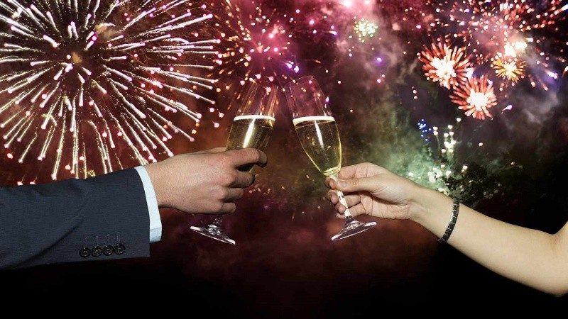 Distintos países del mundo siguen tradiciones particulares para recibir Año Nuevo.