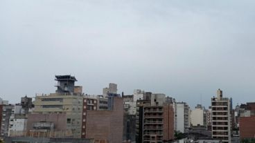 El domingo seguirá con lluvias intermitentes en Rosario.