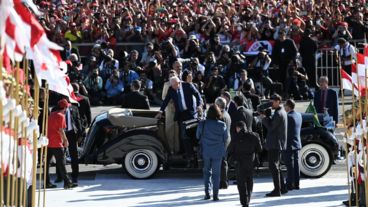 Da Silva hizo un recorrido en un descapotable antes de jurar.