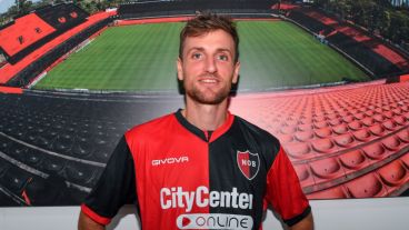 Pittón tiene 29 años y llega para reforzar la banda izquierda de la defensa.