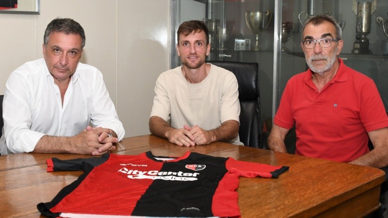 La última foto de García, en la presentación de Pittón junto al presidente Astore