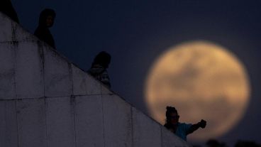 Las superlunas son relativamente raras y ocurren solo tres o cuatro veces al año.