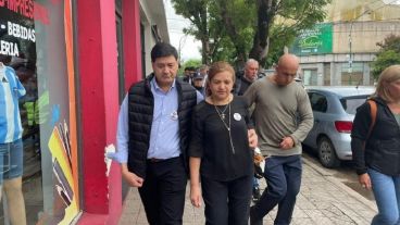 Silvino Báez y Graciela Sosa, llegando al Tribunal Oral en lo Criminal 1 de Dolores.