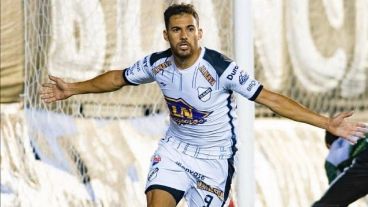 Bianchi tiene 27 años y viene de hacer 15 goles en 30 partidos en All Boys.