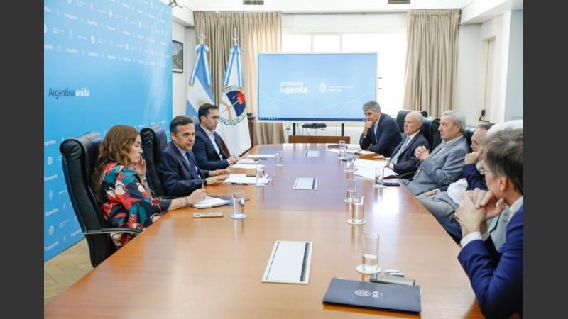 El ministro de Transporte de la Nación, Diego Giuliano, recibió a los principales usuarios privados de la hidrovía