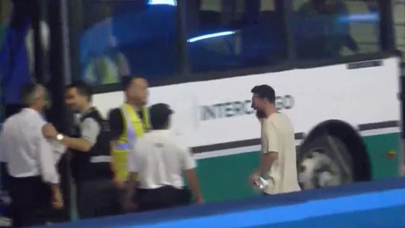 Leo partió en su avión privado desde el aeropuerto Islas Malvinas.