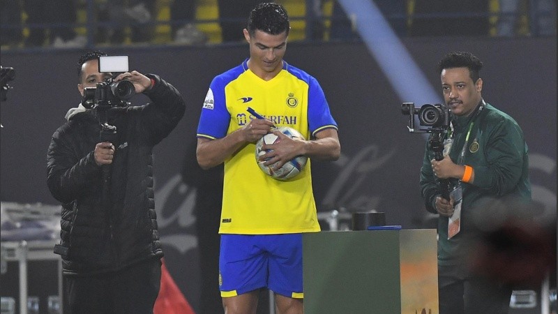 Con 37 años, Cristiano seguirá su carrera en el fútbol de Arabia Saudita con un contrato de dos años y 200 millones de dólares.
