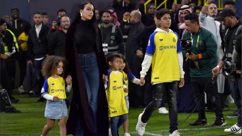 Con 37 años, Cristiano seguirá su carrera en el fútbol de Arabia Saudita con un contrato de dos años y 200 millones de dólares.