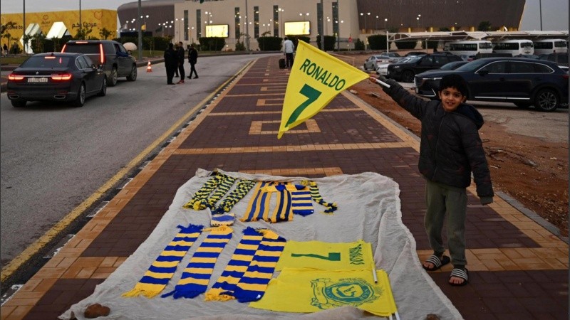Con 37 años, Cristiano seguirá su carrera en el fútbol de Arabia Saudita con un contrato de dos años y 200 millones de dólares.