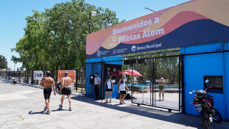 Las piletas del Parque Alem, una de las alternativas para refrescarse en la ciudad.