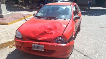 El Corsa involucrado en el siniestro vial.