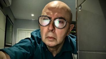 "Lo vi jugar con un alma invencible, delante de quien fuese. Tenía que ser el capitán, no sólo en términos futbolísticos, y se lo bancó", dijo el Indio Solari sobre Lionel Messi.