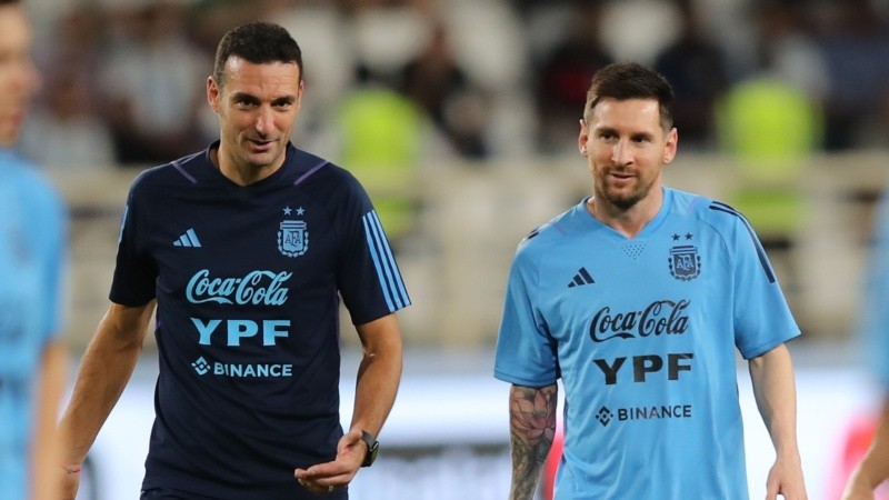Scaloni viajará la semana próxima a Buenos Aires para firmar el contrato que ya tiene acordado de palabra con el presidente de la AFA, Claudio Tapia, hasta 2026.