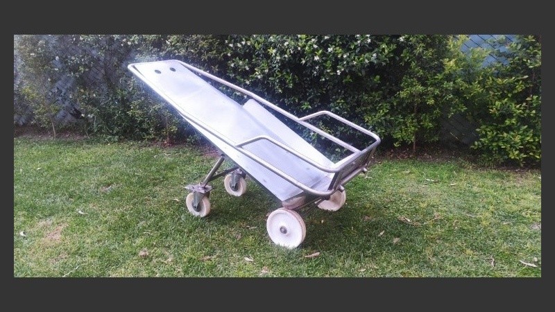 La carretilla carnicera, diseñada por el INTI a pedido de los matarifes, puede llevar hasta 130 kilos