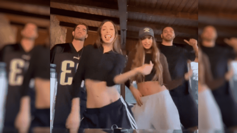 La pareja del momento compartió un video especial para la carrera de la artista.