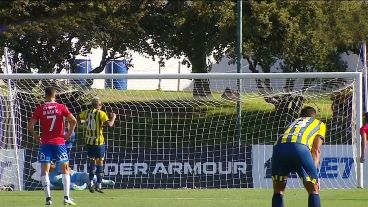 Candia desperdició un penal cuando el partido estaba cero a cero.