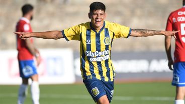 Oviedo metió el empate con una pirueta dentro del área.