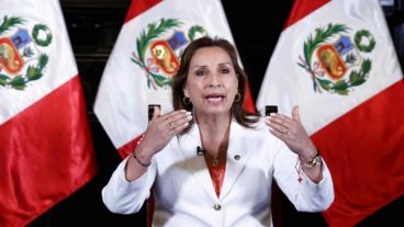 La medida dispuesta por la presidenta Dina Boluarte establece que "la Policía Nacional del Perú mantiene el control del orden interno con el apoyo de las Fuerzas Armadas".