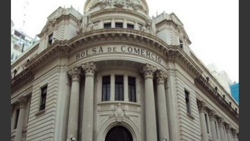 Puja por los precios del maíz en plena sequía.