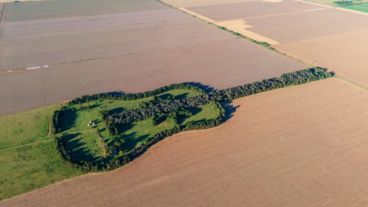 Esta manifestación artística en medio del paisaje, es el fruto de la historia de amor entre Pedro Martín Ureta y Graciela Yrairoz.