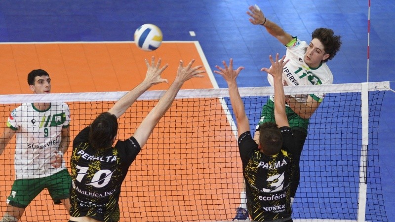  Normal 3 derrotó 3 a 0 al histórico Ferrocarril Oeste con parciales de 26-24, 25-19 y 25-11.