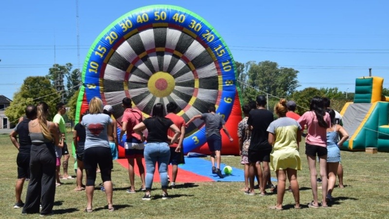 La iniciativa busca generar espacios de recreación gratuitos para que jóvenes de la provincia puedan acceder a clubes y piletas.