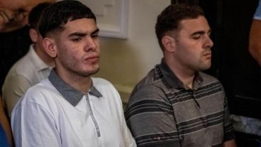 Blas Cinalli (izquierda) y Lucas Pertossi (derecha) rompieron el silencio y declaran en la audiencia en los Tribunales de Dolores.