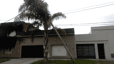 "Llamé a la municipalidad, a Defensa Civil y a Telecom. Todo el mundo se lava las manos", dijo una de las vecinas.